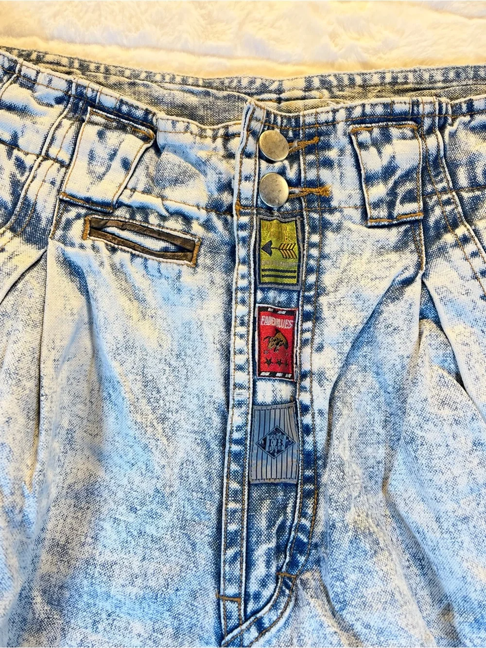 Vintage 90s Acid Wash Denim Shorts Pleated High Waisted Y2K Grunge Festival 34